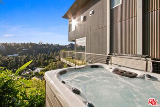 9416 Beverlycrest Dr in Beverly Hills, CA - Building Photo - Building Photo