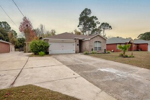 4268 Lancaster Dr in Niceville, FL - Building Photo