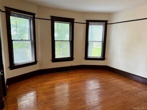 25 Dean Pl in Poughkeepsie, NY - Building Photo - Building Photo