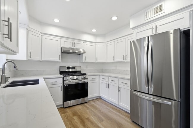 9000 Vanalden Ave in Northridge, CA - Building Photo - Building Photo