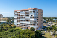 CORAL SEAS CONDOMINIUM in Cocoa Beach, FL - Foto de edificio - Building Photo