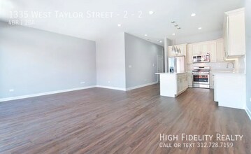 1335 W Taylor St in Chicago, IL - Building Photo - Building Photo