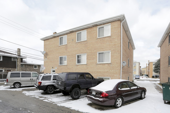 9243 Susy Ln in Schiller Park, IL - Building Photo - Building Photo