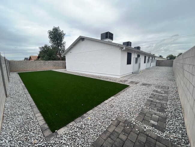 2912 E Roeser Rd in Phoenix, AZ - Building Photo - Building Photo