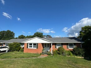909 Ridge St, Unit A in Charlottesville, VA - Foto de edificio - Building Photo