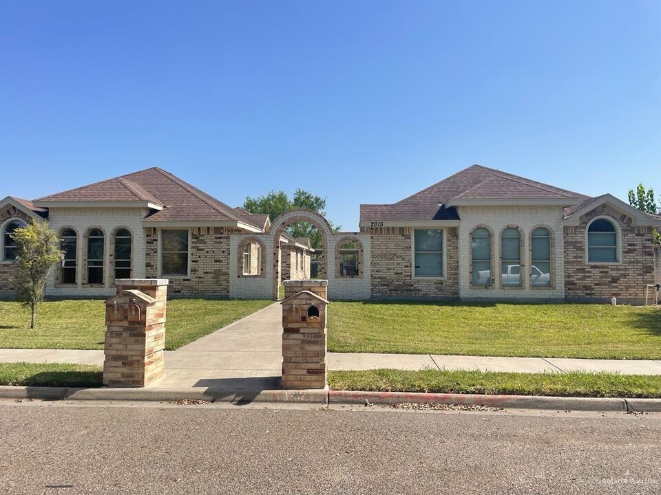 2015 W Western Dr in Edinburg, TX - Building Photo