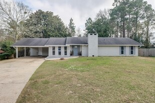 15744 Parkwood Dr S in Gulfport, MS - Building Photo