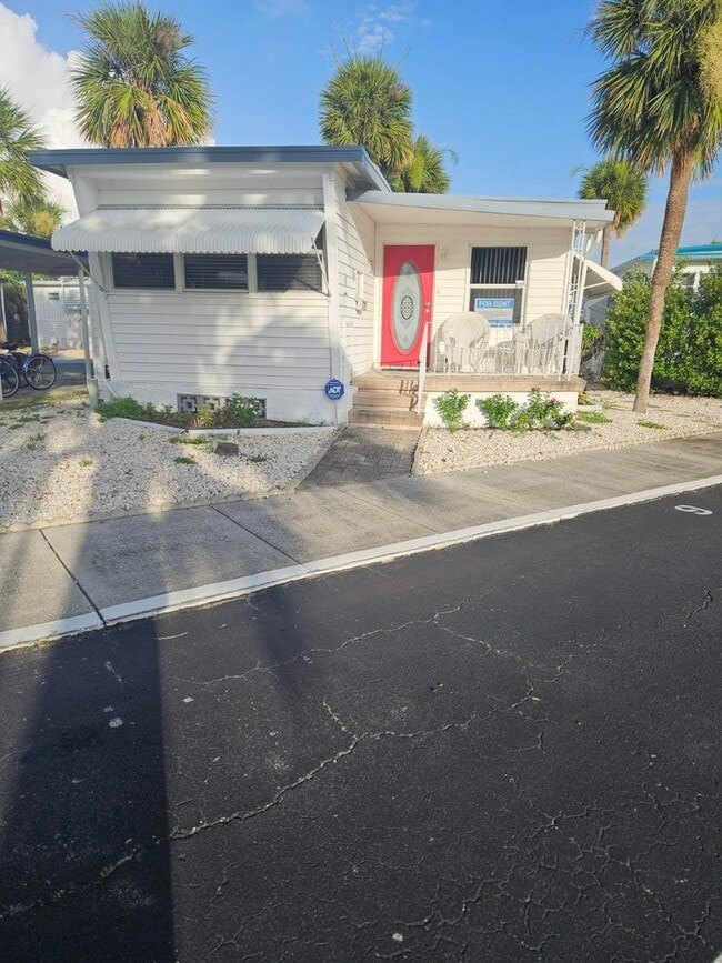 property at 4851 W Gandy Blvd