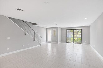 3748 Lambert Ave in West Palm Beach, FL - Foto de edificio - Building Photo