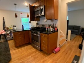 55 Lowell St, Unit Rear unit in Somerville, MA - Building Photo - Building Photo