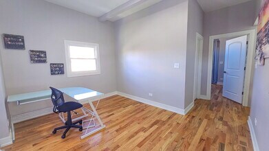 1023 N Central Ave, Unit 1 in Chicago, IL - Foto de edificio - Building Photo