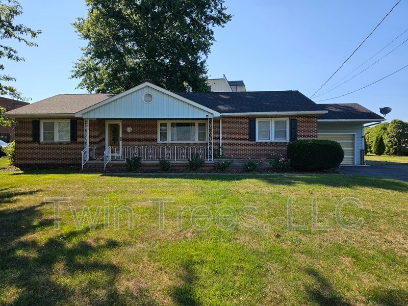 115 Shenell Dr in Mount Jackson, VA - Building Photo