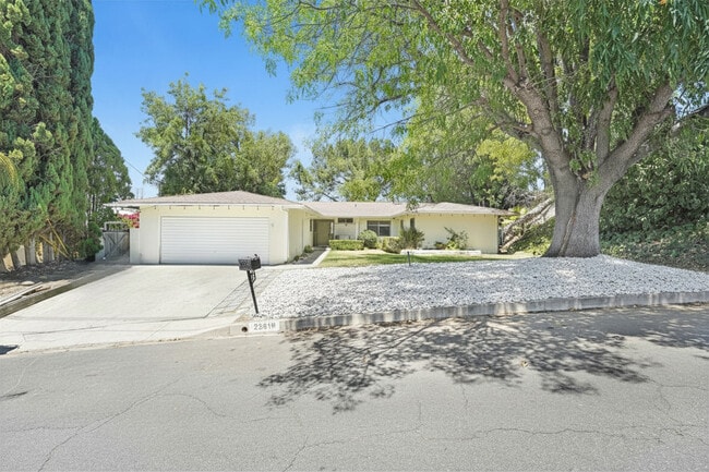 22819 Gershwin Dr