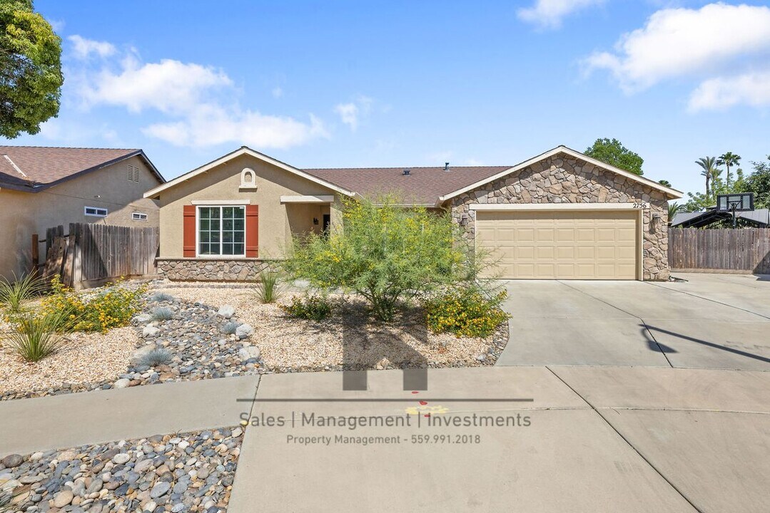 2756 Sauvignon St in Tulare, CA - Building Photo