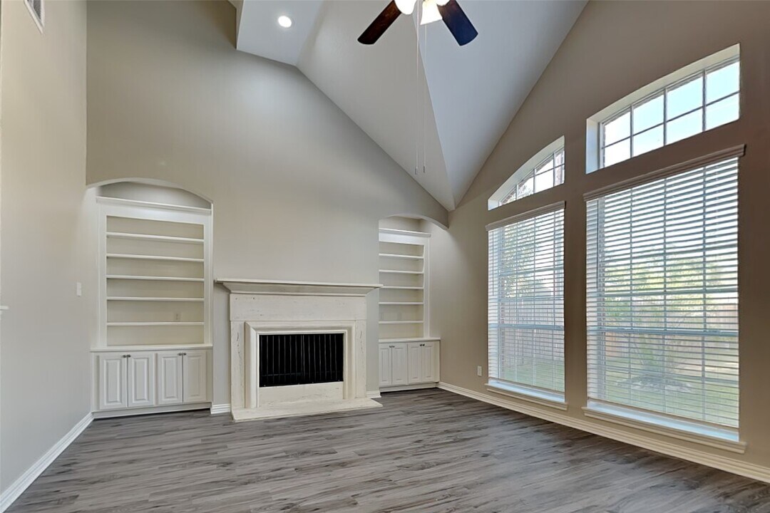 30215 Stoney Plain Dr in Spring, TX - Foto de edificio
