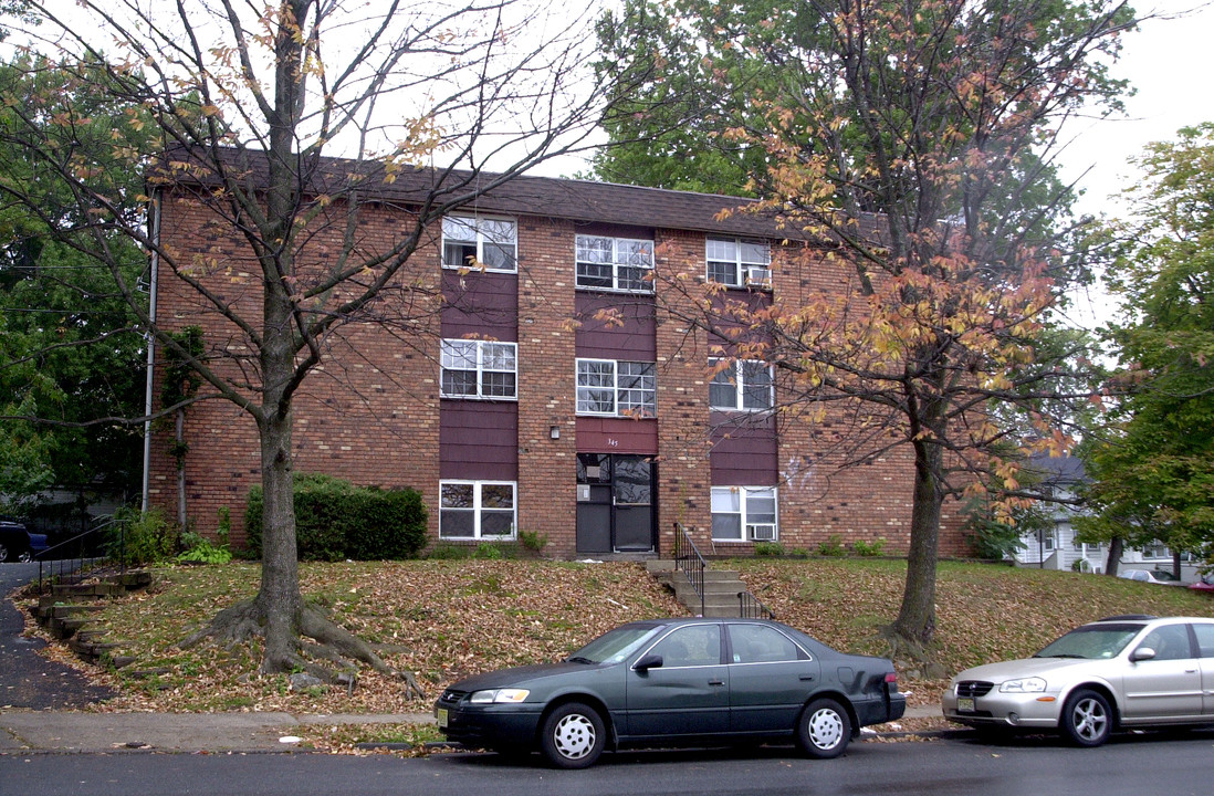 345 Lincoln Ave in Orange, NJ - Foto de edificio