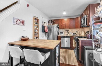 1616 Fairmount Ave in Philadelphia, PA - Building Photo - Building Photo