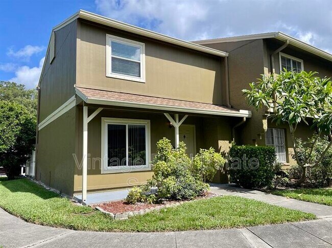 6902 San Mateo Ct in Tampa, FL - Building Photo - Building Photo