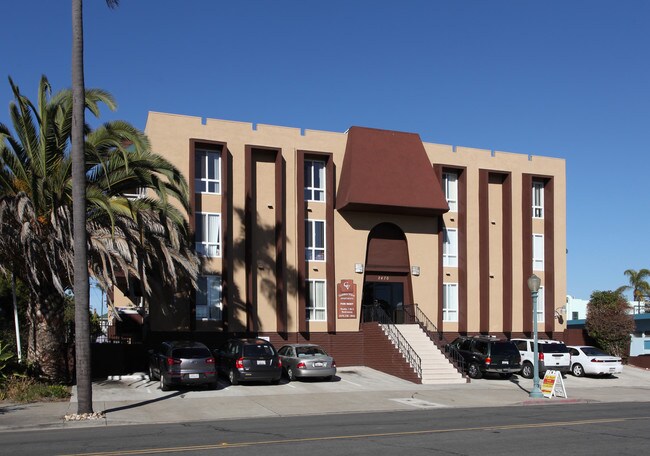 Gaslight Manor in San Diego, CA - Foto de edificio - Building Photo