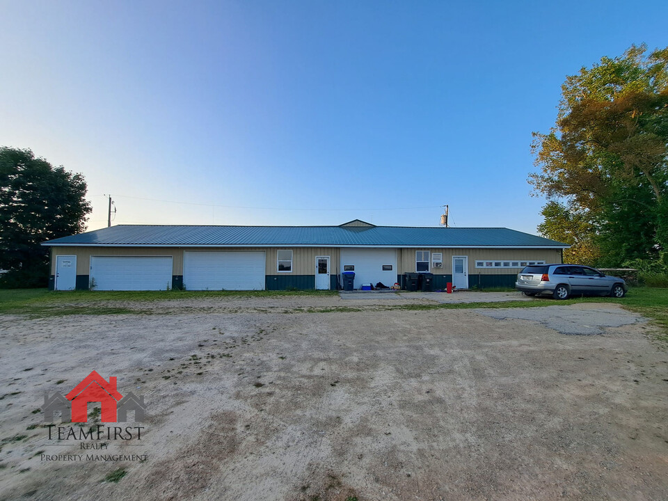 W7486 WI-54 in Shiocton, WI - Foto de edificio