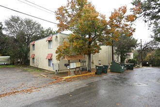 Chestnut Place Apartments in San Marcos, TX - Building Photo - Building Photo