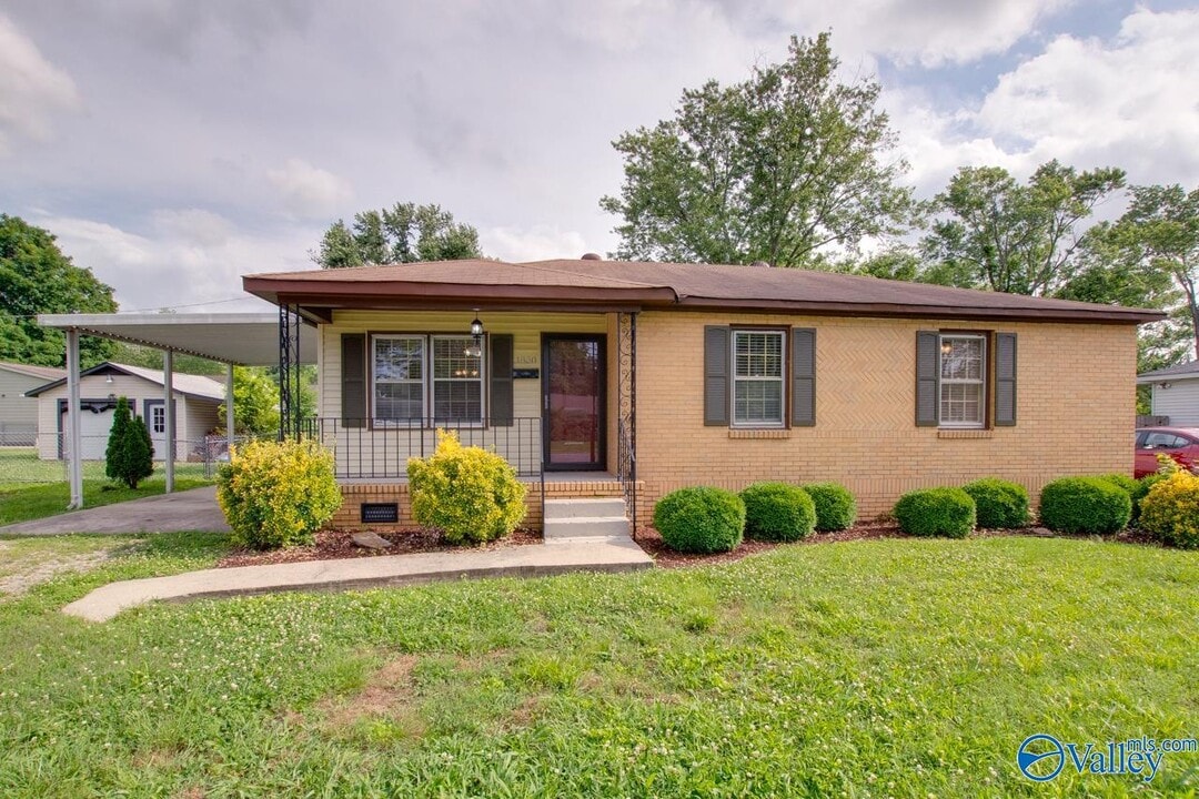 1830 Oakwood Ave NE in Huntsville, AL - Building Photo