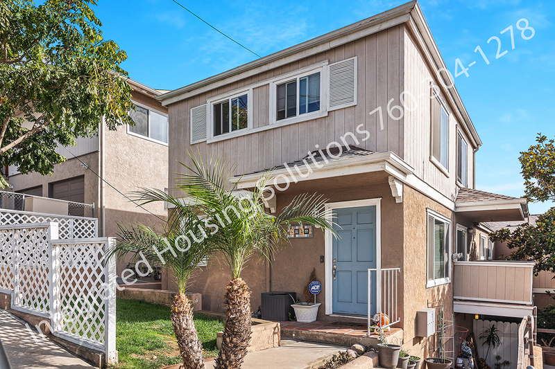 5927 Mildred St in San Diego, CA - Building Photo