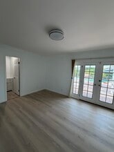 9660 Vanalden Ave in Northridge, CA - Foto de edificio - Building Photo