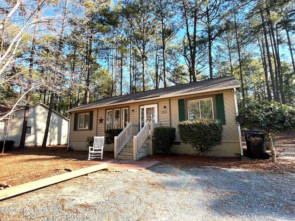 2550 Longleaf Dr SW in Pinehurst, NC - Building Photo