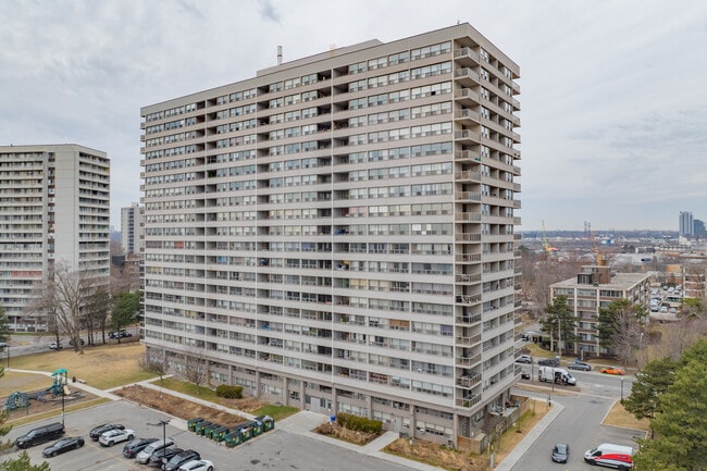 53 Thorncliffe Park Drive in Toronto, ON - Building Photo - Building Photo