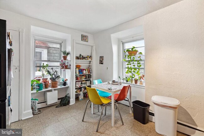 4819 Walton Ave, Unit 3 in Philadelphia, PA - Foto de edificio - Building Photo