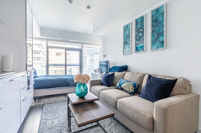 3 Bremner Blvd in Toronto, ON - Building Photo - Building Photo