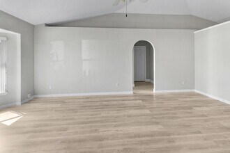 173 SW Ray Ave in Port St. Lucie, FL - Foto de edificio - Building Photo