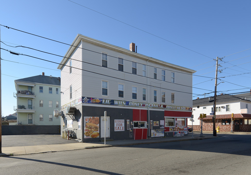 380 E Main St in Fall River, MA - Foto de edificio