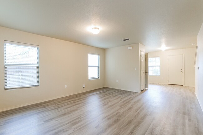 6306 Heathers Bend in San Antonio, TX - Building Photo - Building Photo