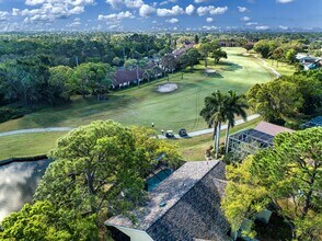 8122 Misty Oaks Blvd in Sarasota, FL - Building Photo - Building Photo