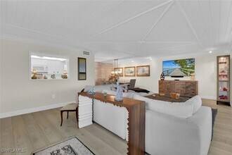 222 Harbour Dr in Naples, FL - Building Photo - Building Photo