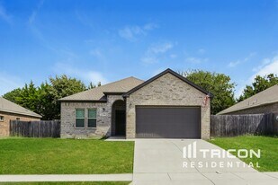 1908 Carrington Dr in Glenn Heights, TX - Building Photo