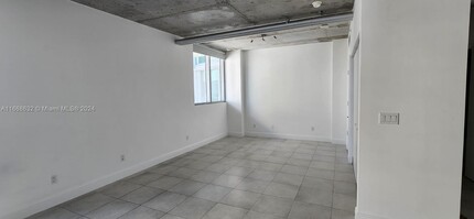 690 SW 1st Ct, Unit 2132 in Miami, FL - Foto de edificio - Building Photo