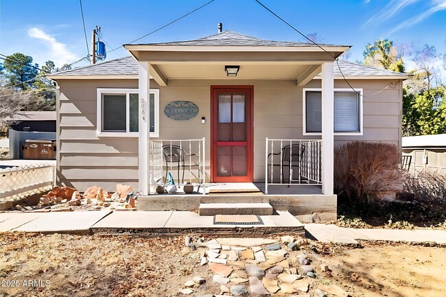 208 S Summit Ave