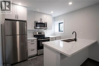 130 Elgin St in Brantford, ON - Building Photo - Building Photo