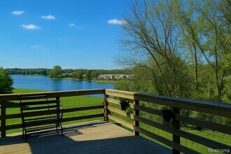 19479 Scenic Harbour Dr in Northville, MI - Building Photo - Building Photo