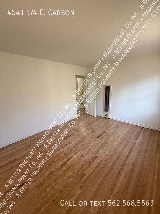 4541 1/4 E Carson St in Long Beach, CA - Building Photo