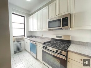 Second Avenue, Unit 2N in New York, NY - Building Photo - Building Photo