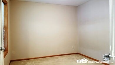 64 Crown Pointe Curve in Hudson, WI - Building Photo - Building Photo