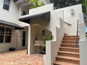 454 Rosaro Ave in Coral Gables, FL - Building Photo - Building Photo