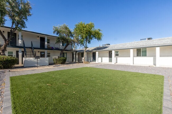 306 E Kinderman Dr in Avondale, AZ - Building Photo - Building Photo