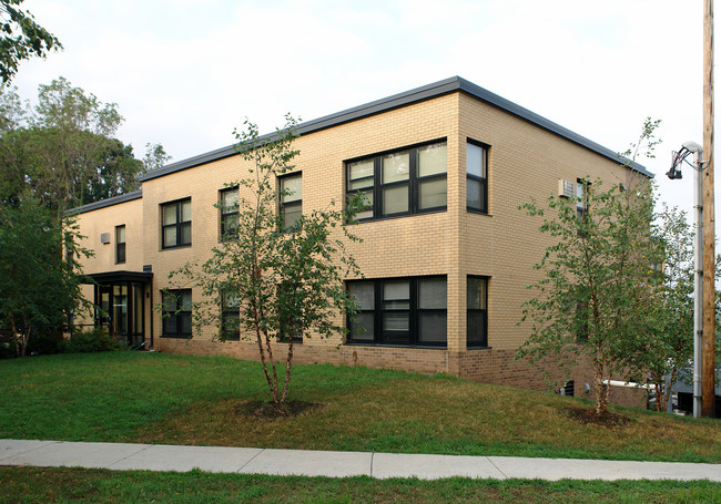 Crestview Apartments in St. Paul, MN - Building Photo - Building Photo