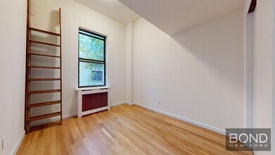 36 W 73rd St in New York, NY - Building Photo - Building Photo