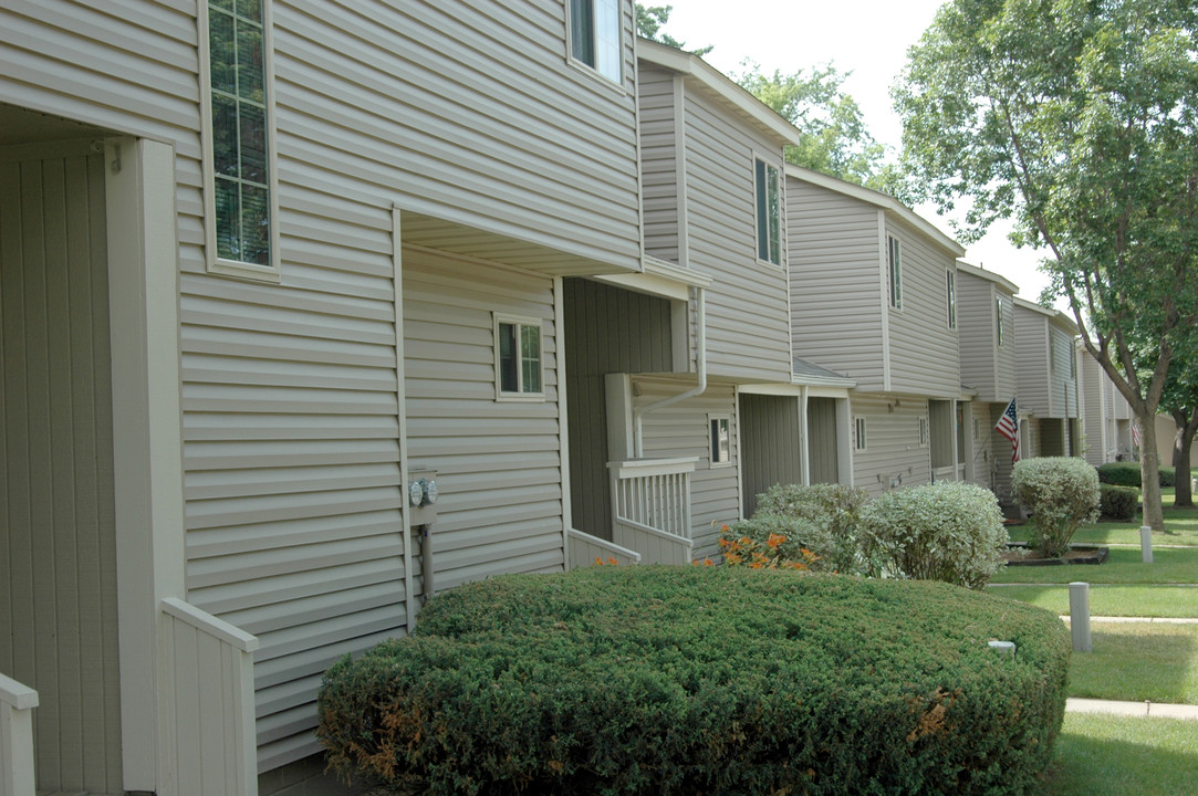 Woodmount Townhomes in Cottage Grove, MN - Building Photo